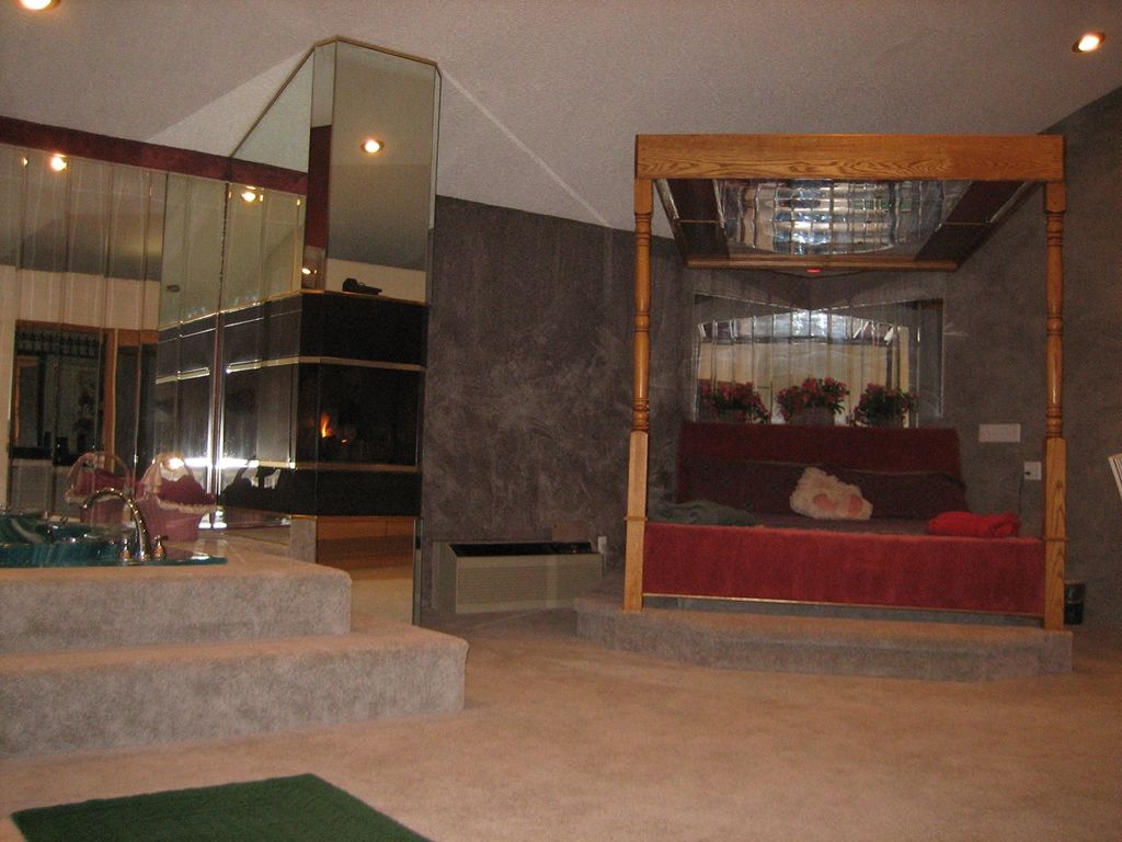 Crestview Inn And Suites Cedar Lake Room photo